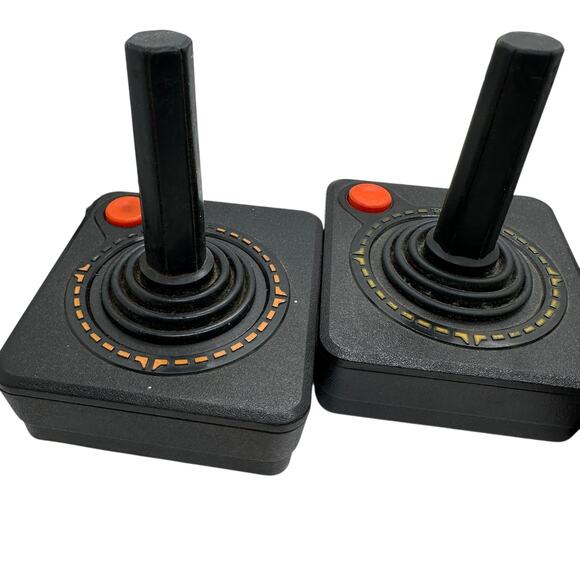 Atari 2600 Controller Package - 2 CX-40 Joysticks And Pair Of CX-30 Paddles - Picture 2 of 3